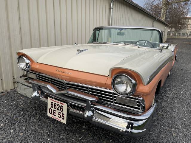 Immagine 1/17 di Ford Fairlane Skyliner (1957)