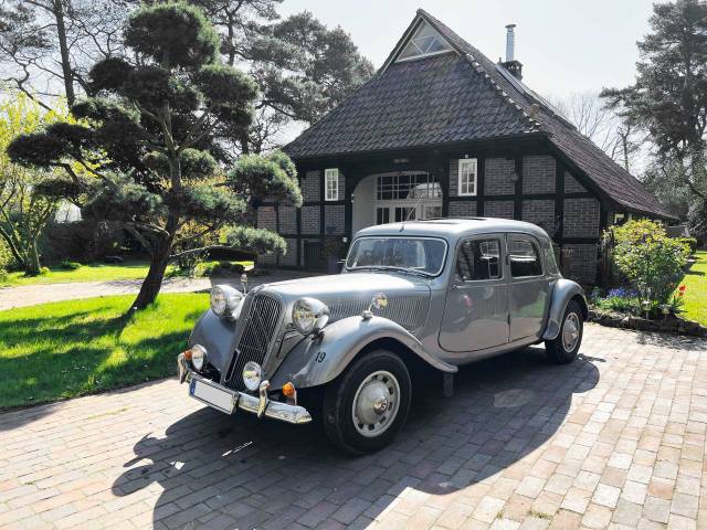 Image 1/23 de Citroën Traction Avant 15/6 (1954)