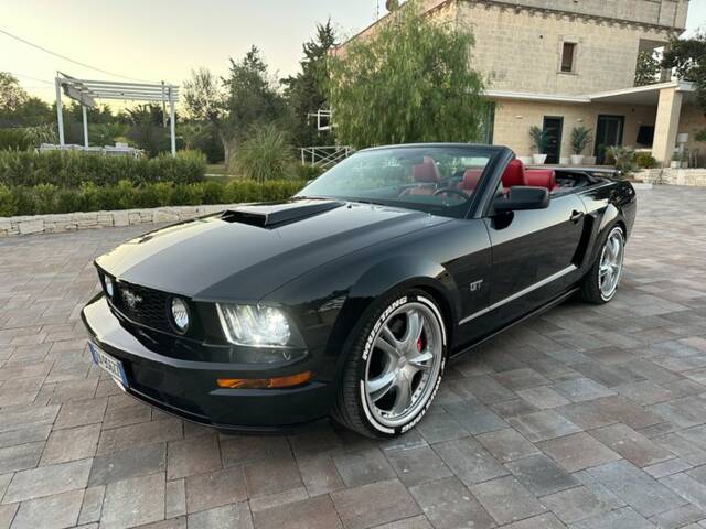 Image 1/7 de Ford Mustang GT (2005)