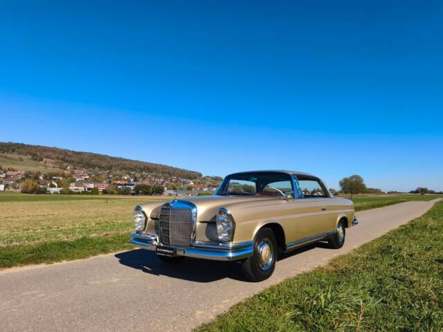 Afbeelding 1/30 van Mercedes-Benz 220 SE b (1961)