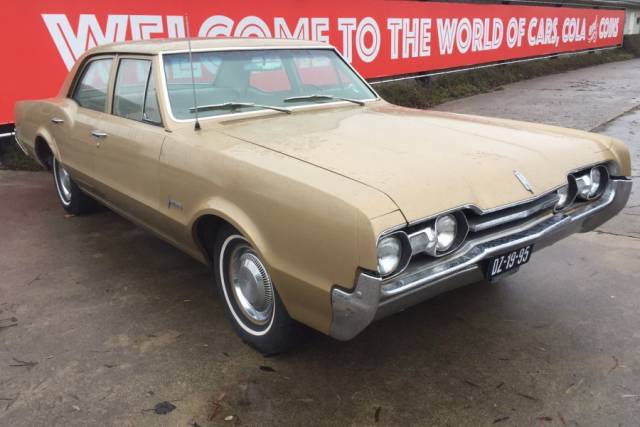 Image 1/8 of Oldsmobile F-85 Cutlass (1968)