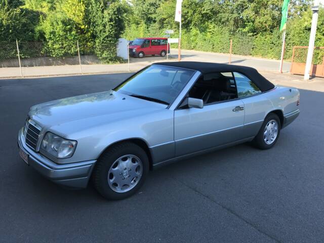 Bild 1/15 von Mercedes-Benz E 220 (1996)