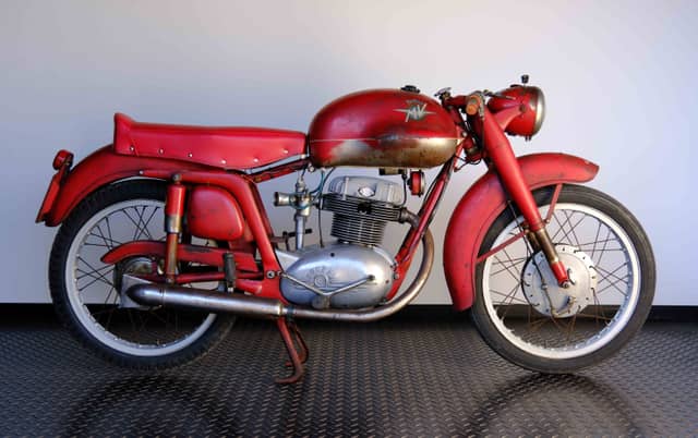 Image 1/83 of MV Agusta 175 CS Sport Disco Volante (1955)