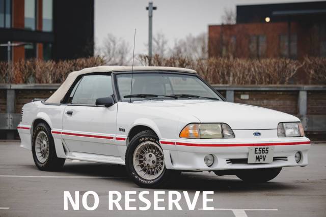 Bild 1/8 von Ford Mustang GT (1987)