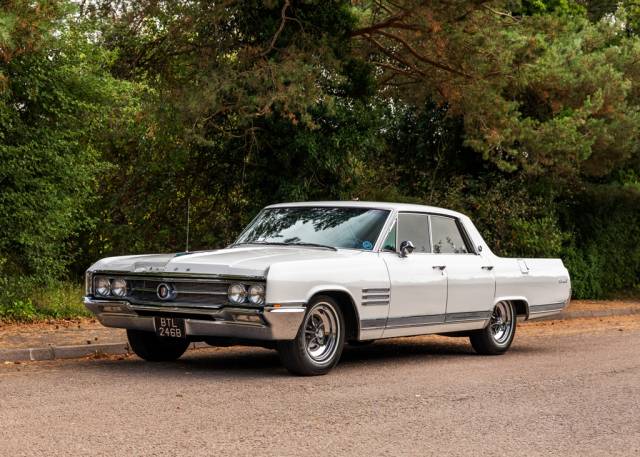 Image 1/12 of Buick Wildcat Sport Coupe (1964)