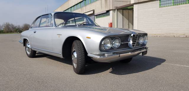 Bild 1/37 von Alfa Romeo 2000 Sprint (1961)