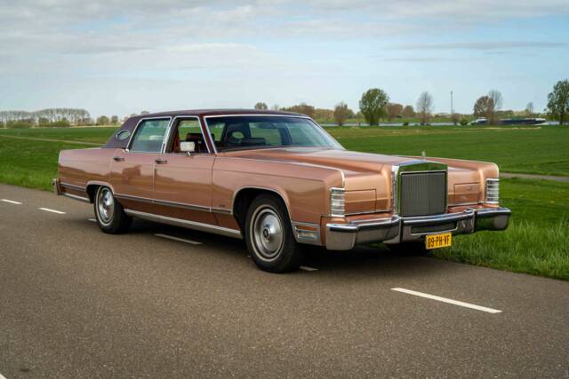 Image 1/8 of Lincoln Continental Town Car (1979)