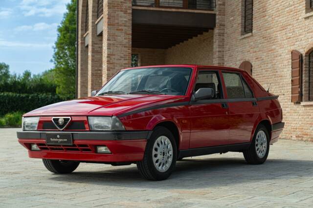 Afbeelding 1/45 van Alfa Romeo 75 1.6 (1991)
