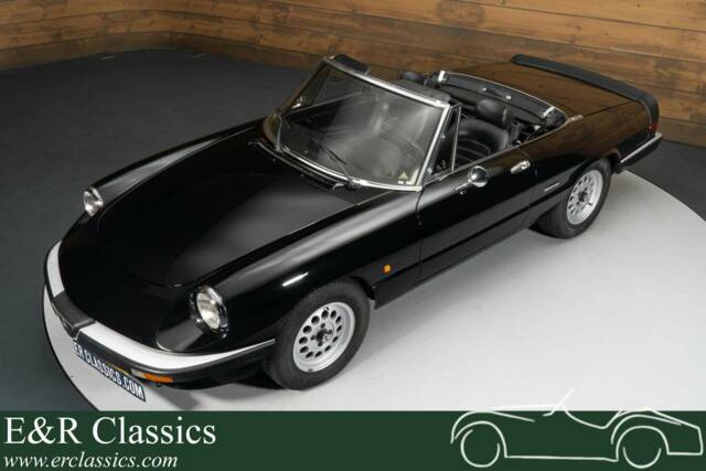 Image 1/19 de Alfa Romeo 1.6 Spider (1986)