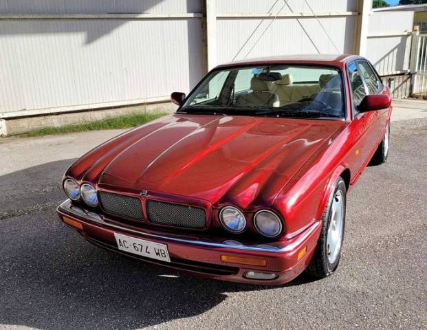 Afbeelding 1/9 van Jaguar XJR 4.0 Supercharged (1995)