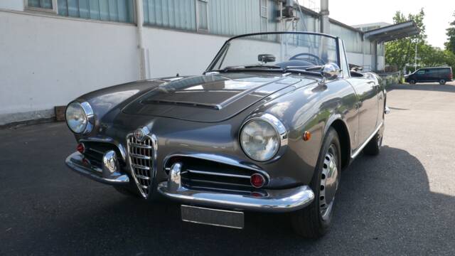 Image 1/68 of Alfa Romeo Giulia 1600 Spider (1964)