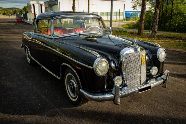 Afbeelding 1/4 van Mercedes-Benz 220 SE (1959)