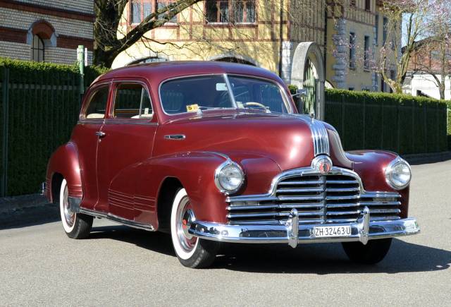 Image 1/50 of Pontiac Torpedo Silver Streak (1946)