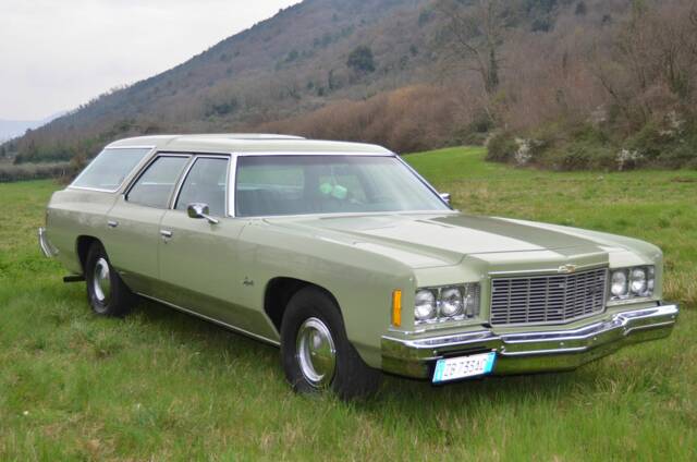 Image 1/8 of Chevrolet Impala Station Wagon (1975)