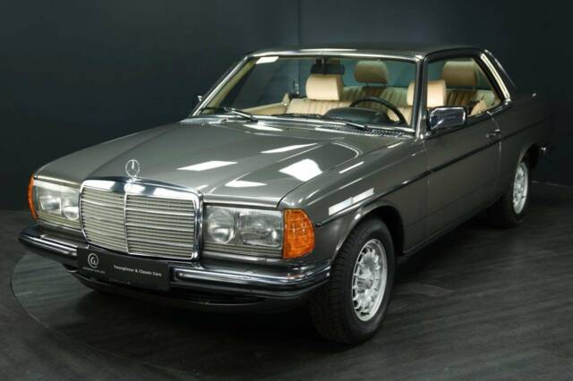Image 1/30 de Mercedes-Benz 280 CE (1984)