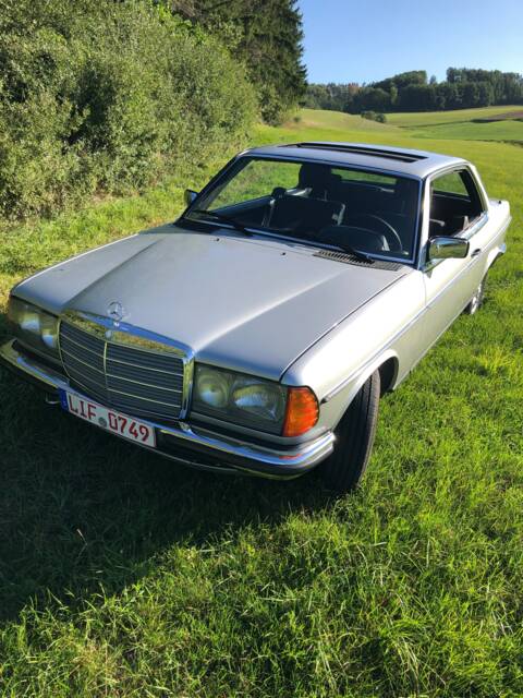 Afbeelding 1/53 van Mercedes-Benz 230 CE (1984)
