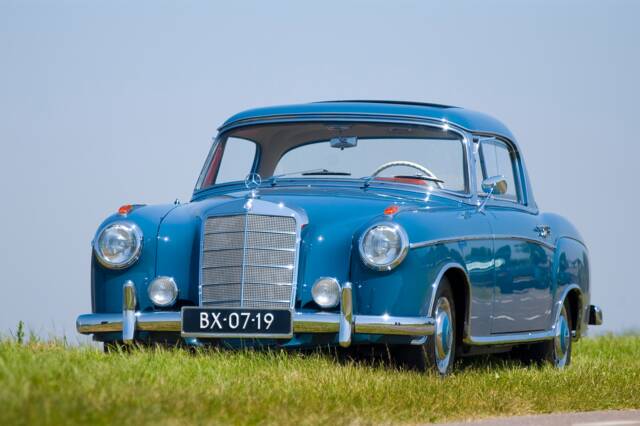 Afbeelding 1/16 van Mercedes-Benz 220 SE (1960)