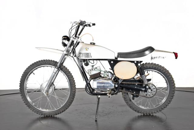 Afbeelding 1/14 van Aprilia DUMMY (1972)