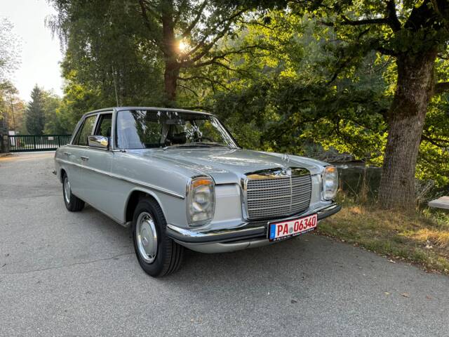 Bild 1/28 von Mercedes-Benz 200 (1975)