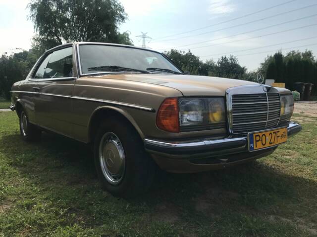 Image 1/5 de Mercedes-Benz 230 CE (1982)