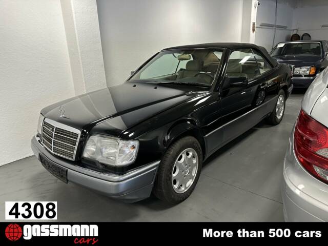 Immagine 1/15 di Mercedes-Benz E 320 (1995)