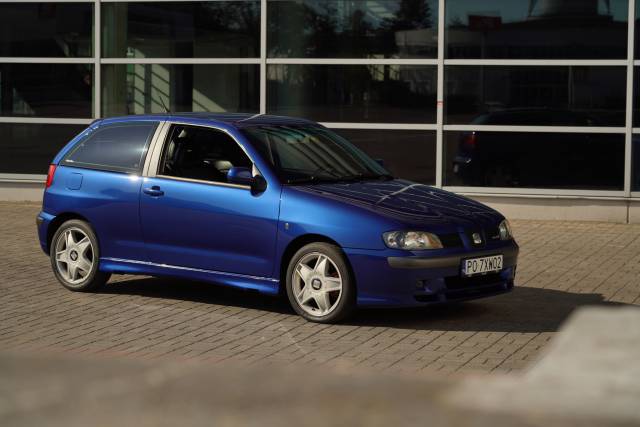 Image 1/50 de SEAT Ibiza 1.8 20VT Cupra (2002)