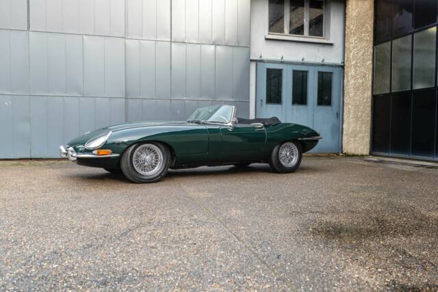 Image 1/48 of Jaguar E-Type 4.2 (1965)