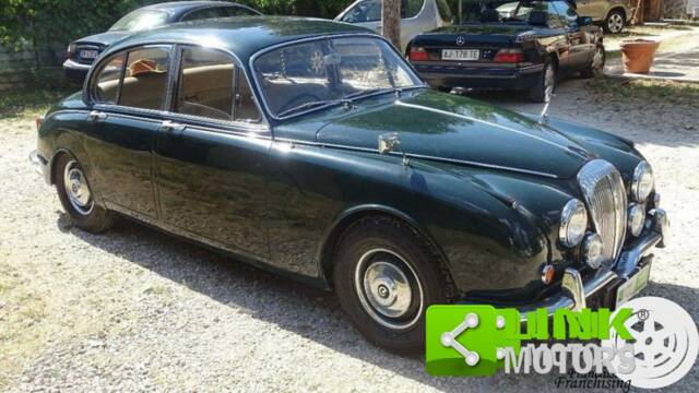 Image 1/10 of Daimler V8-250 (1968)