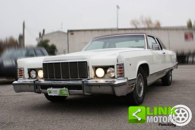 Bild 1/10 von Lincoln Town Car (1982)