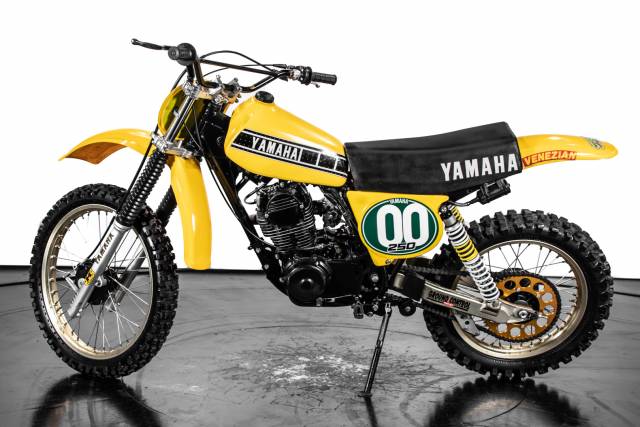 Image 1/25 de Yamaha DUMMY (1978)