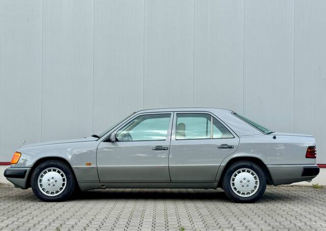 Bild 1/51 von Mercedes-Benz 300 D Turbo (1991)