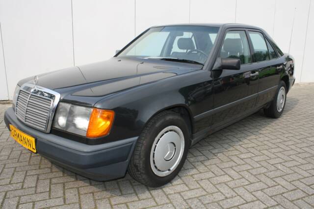 Bild 1/13 von Mercedes-Benz 230 E (1986)