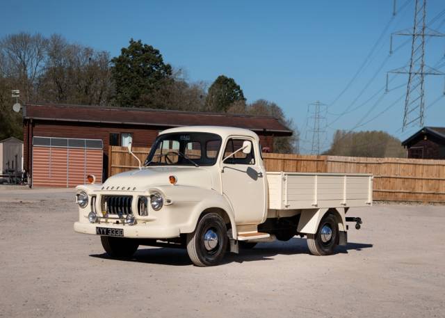 Image 1/13 of Bedford TJ (1966)