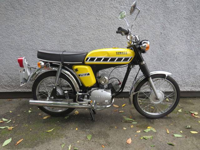 Imagen 1/31 de Yamaha DUMMY (1977)