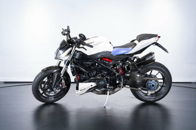 Image 1/50 of Ducati DUMMY (2010)