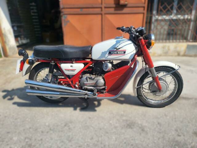 Image 1/15 de Moto Guzzi DUMMY (1972)