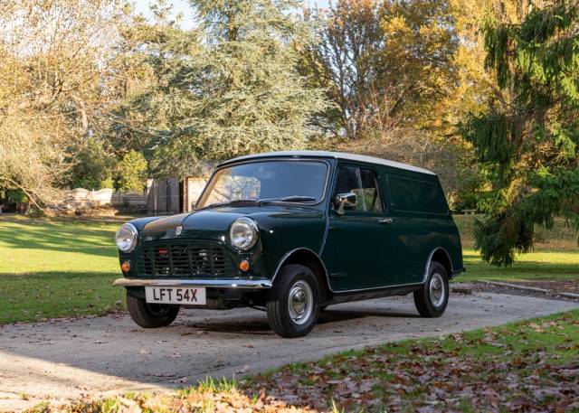 Image 1/11 of Morris Mini Van (1981)