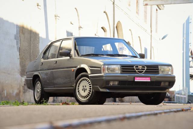 Immagine 1/22 di Alfa Romeo 90 2.5 Quadrifoglio Oro (1985)