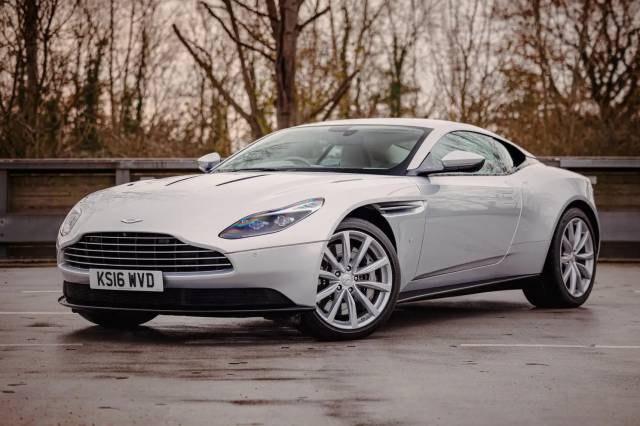 Bild 1/8 von Aston Martin DB 11 V12 (2016)