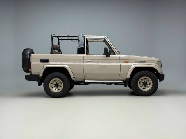 Image 1/24 of Toyota Land Cruiser LJ73 (1991)