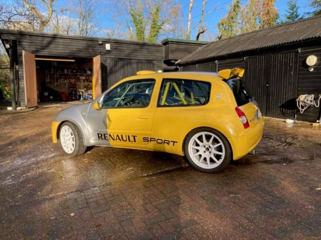 Imagen 1/23 de Renault Clio II 2.0 16V Sport (2000)