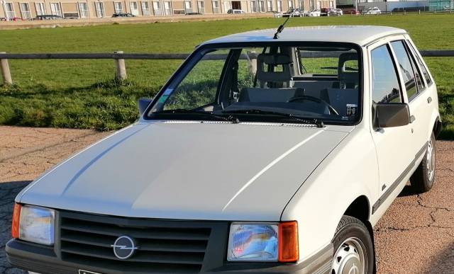 Bild 1/6 von Opel Corsa 1.2 S (1987)