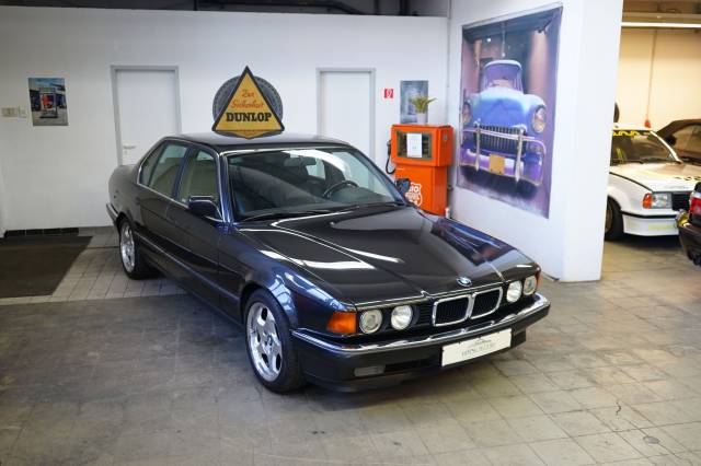 Immagine 1/47 di BMW 730i (1992)