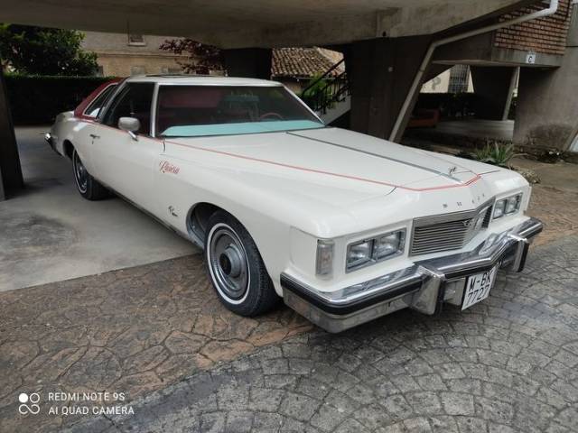 Image 1/8 of Buick Riviera (1976)