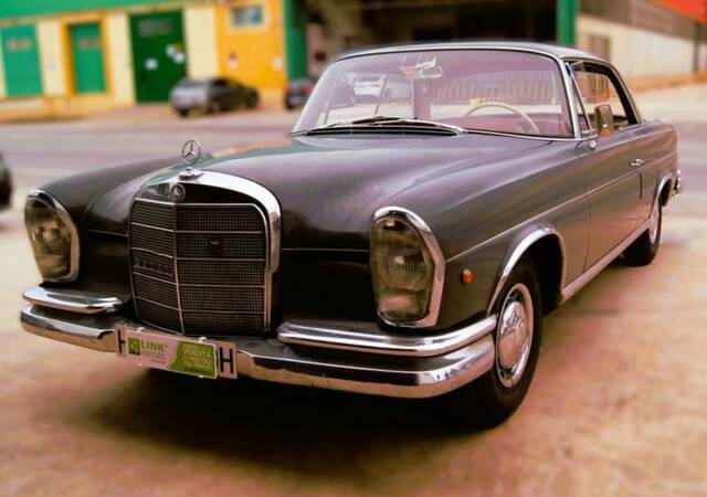 Afbeelding 1/9 van Mercedes-Benz 220 SE b (1962)