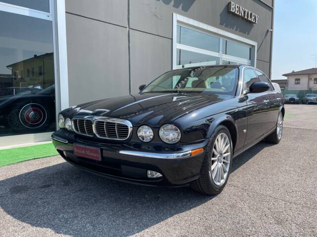 Image 1/19 de Jaguar XJ6 3.0 (2005)