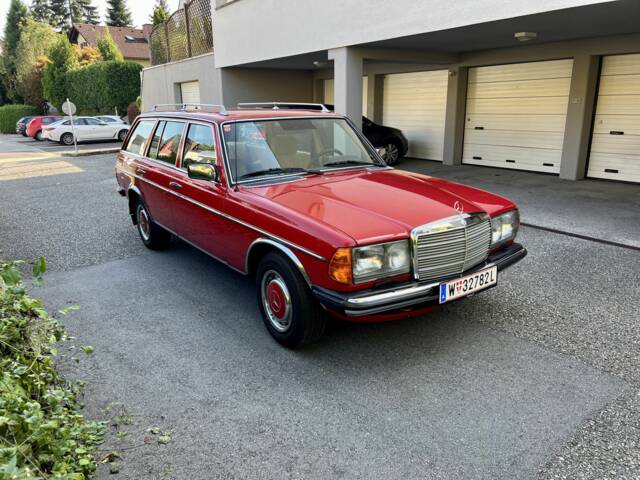 Image 1/8 of Mercedes-Benz 300 TD (1980)