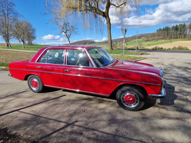 Image 1/6 de Mercedes-Benz 200 D (1975)