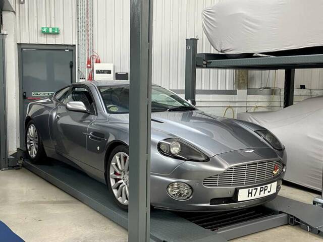 Image 1/50 of Aston Martin V12 Vanquish (2003)