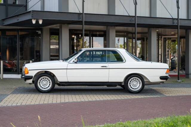 Image 1/62 of Mercedes-Benz 280 CE (1982)